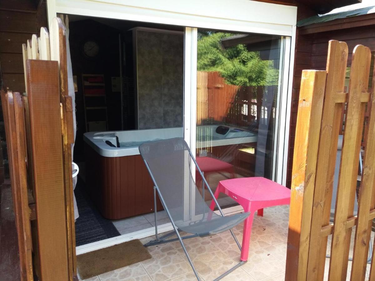 "Le Maloya" Chalets Independants -Chambre Balneo - Relais Motards 拉科讷 外观 照片