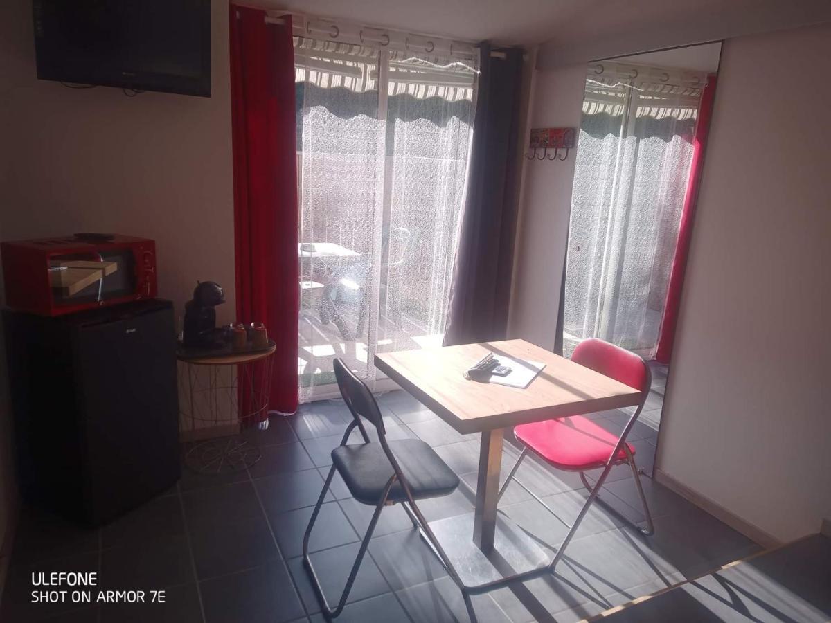 "Le Maloya" Chalets Independants -Chambre Balneo - Relais Motards 拉科讷 外观 照片