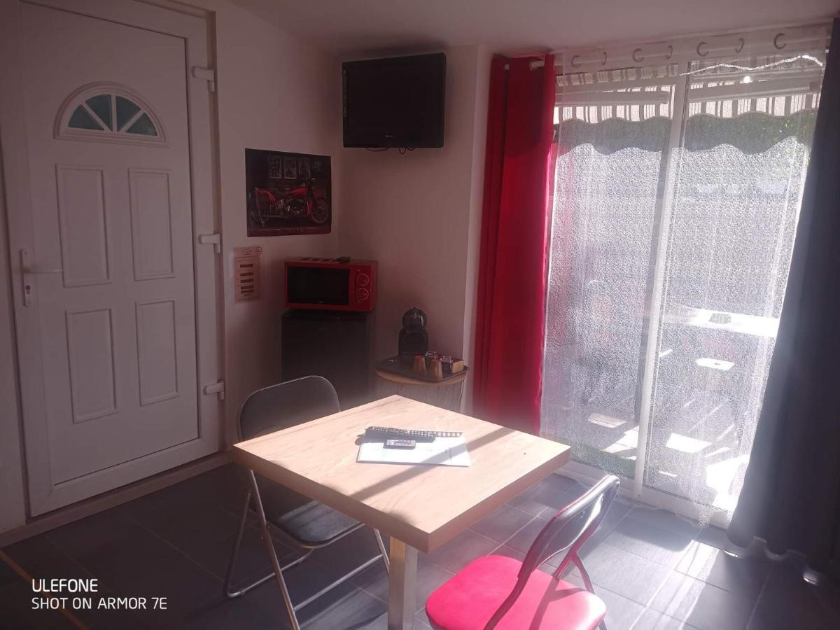 "Le Maloya" Chalets Independants -Chambre Balneo - Relais Motards 拉科讷 外观 照片