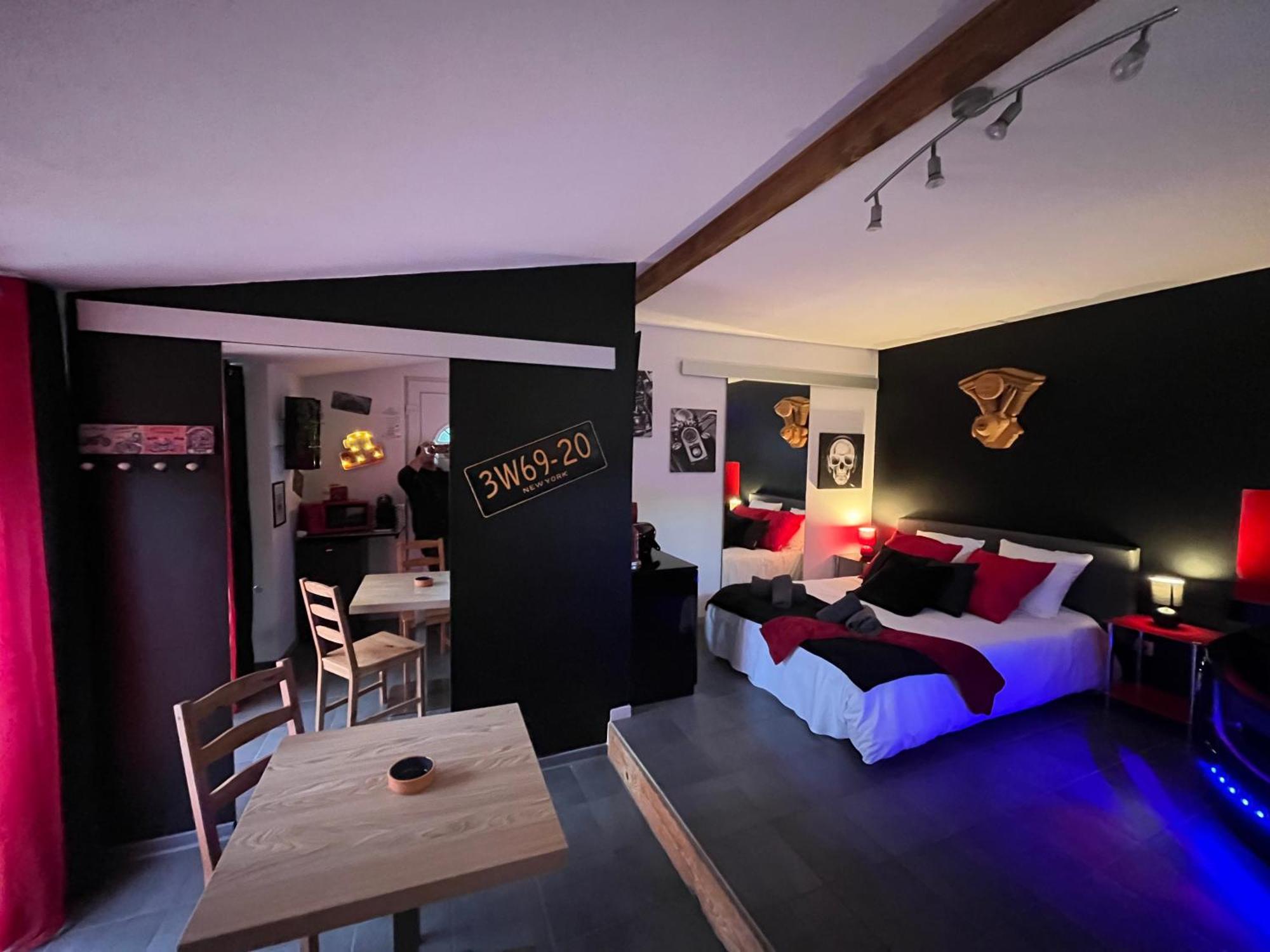"Le Maloya" Chalets Independants -Chambre Balneo - Relais Motards 拉科讷 外观 照片