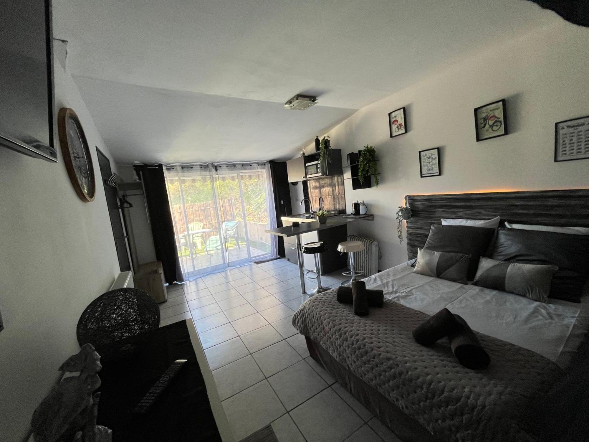 "Le Maloya" Chalets Independants -Chambre Balneo - Relais Motards 拉科讷 外观 照片