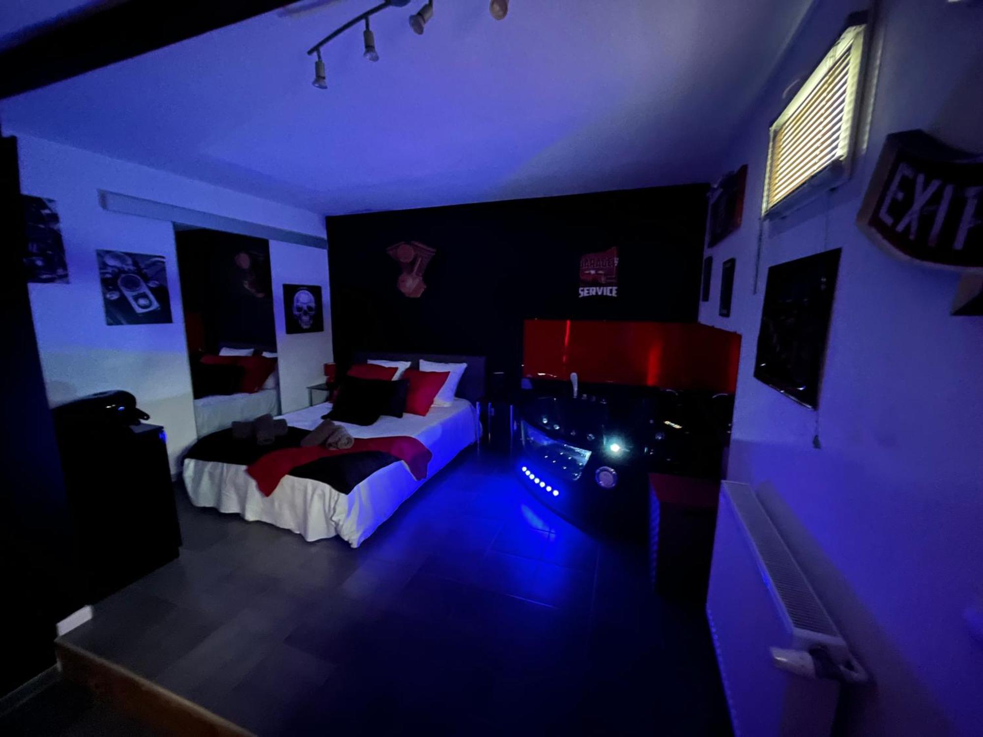 "Le Maloya" Chalets Independants -Chambre Balneo - Relais Motards 拉科讷 外观 照片