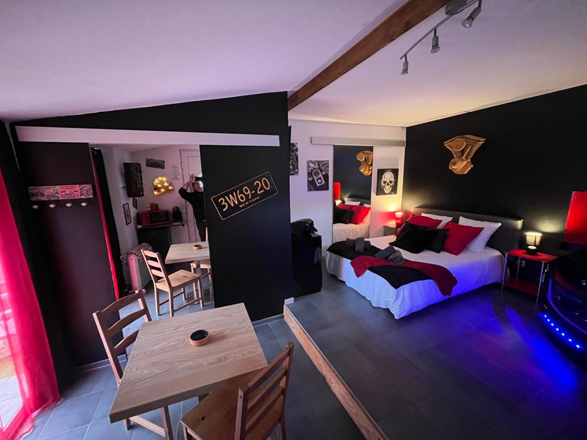 "Le Maloya" Chalets Independants -Chambre Balneo - Relais Motards 拉科讷 外观 照片