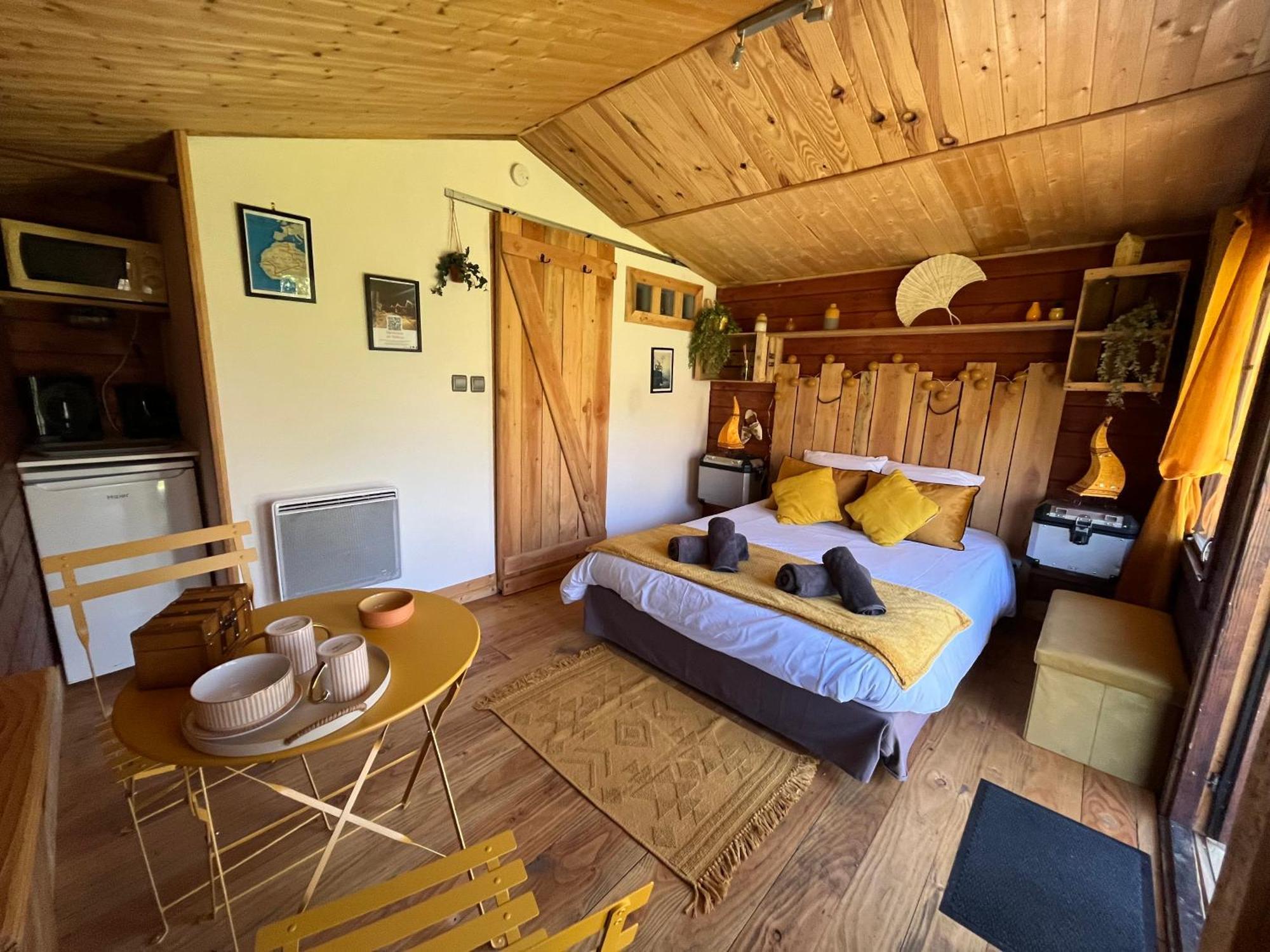 "Le Maloya" Chalets Independants -Chambre Balneo - Relais Motards 拉科讷 外观 照片