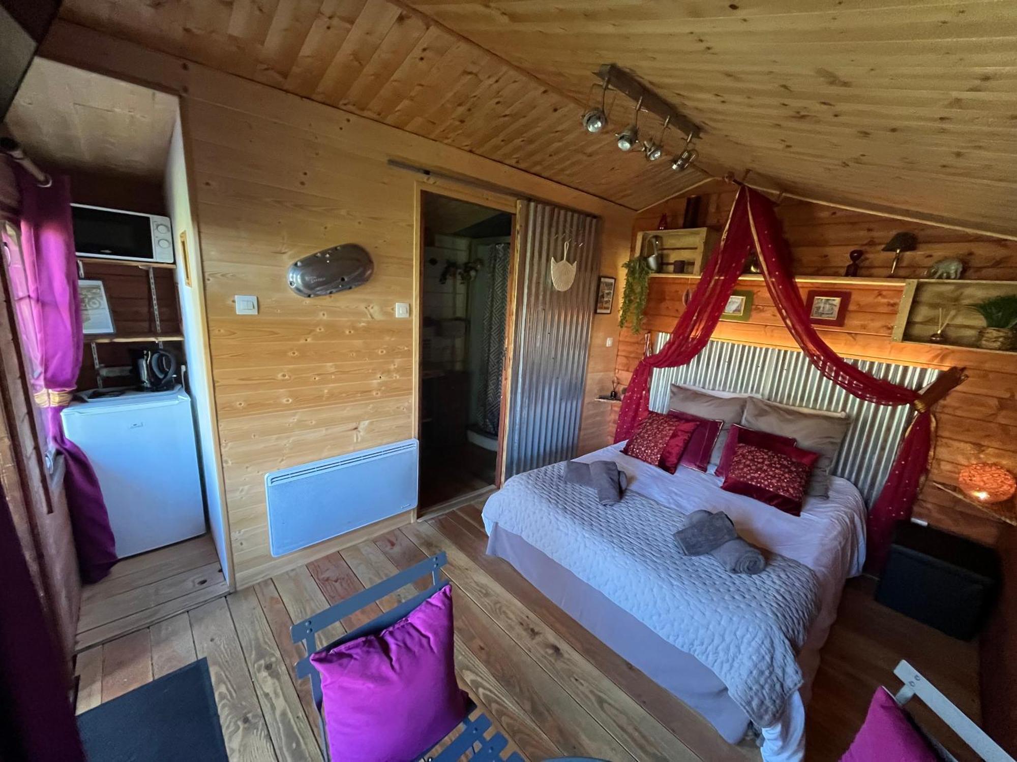 "Le Maloya" Chalets Independants -Chambre Balneo - Relais Motards 拉科讷 外观 照片