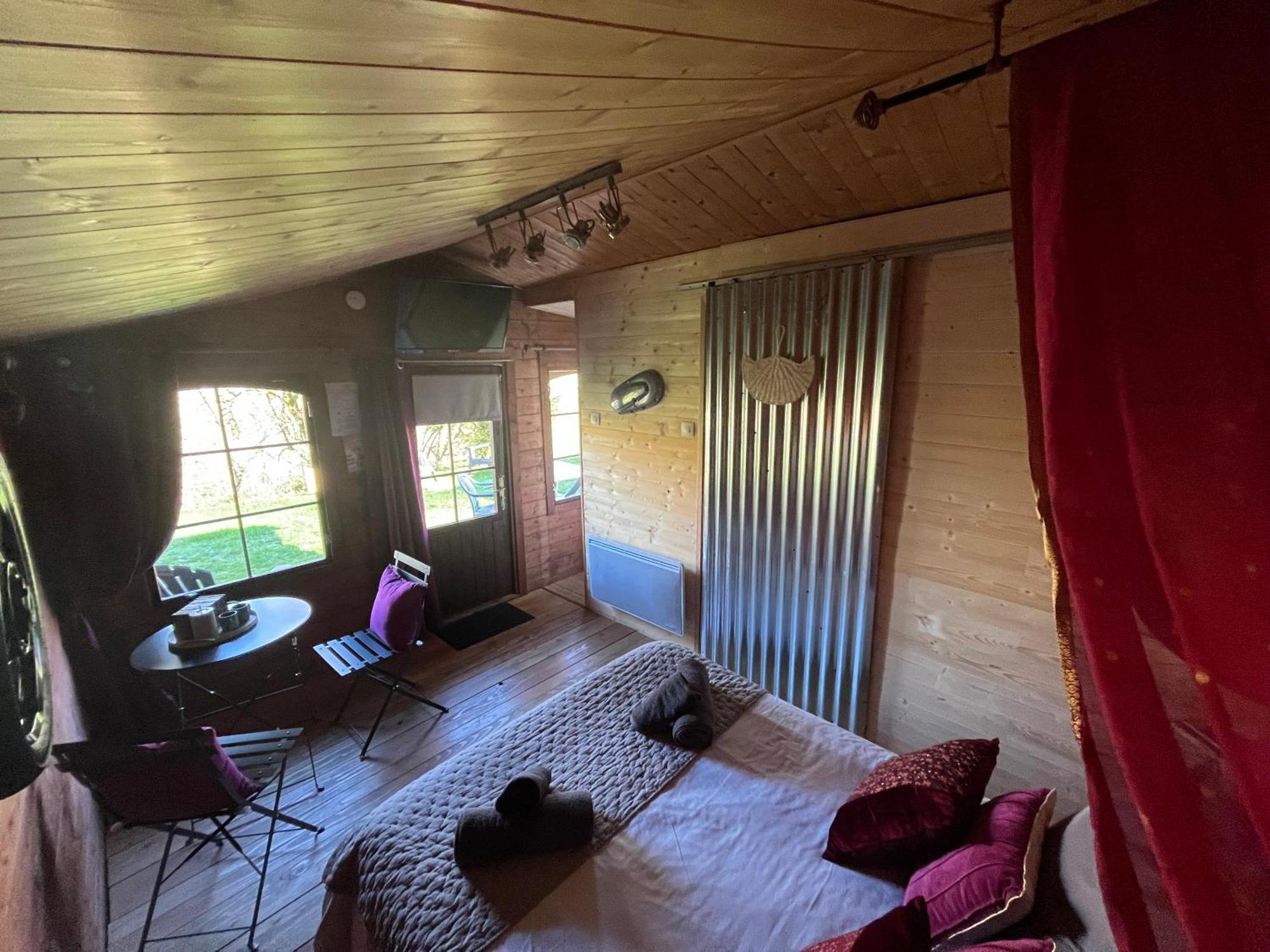 "Le Maloya" Chalets Independants -Chambre Balneo - Relais Motards 拉科讷 外观 照片
